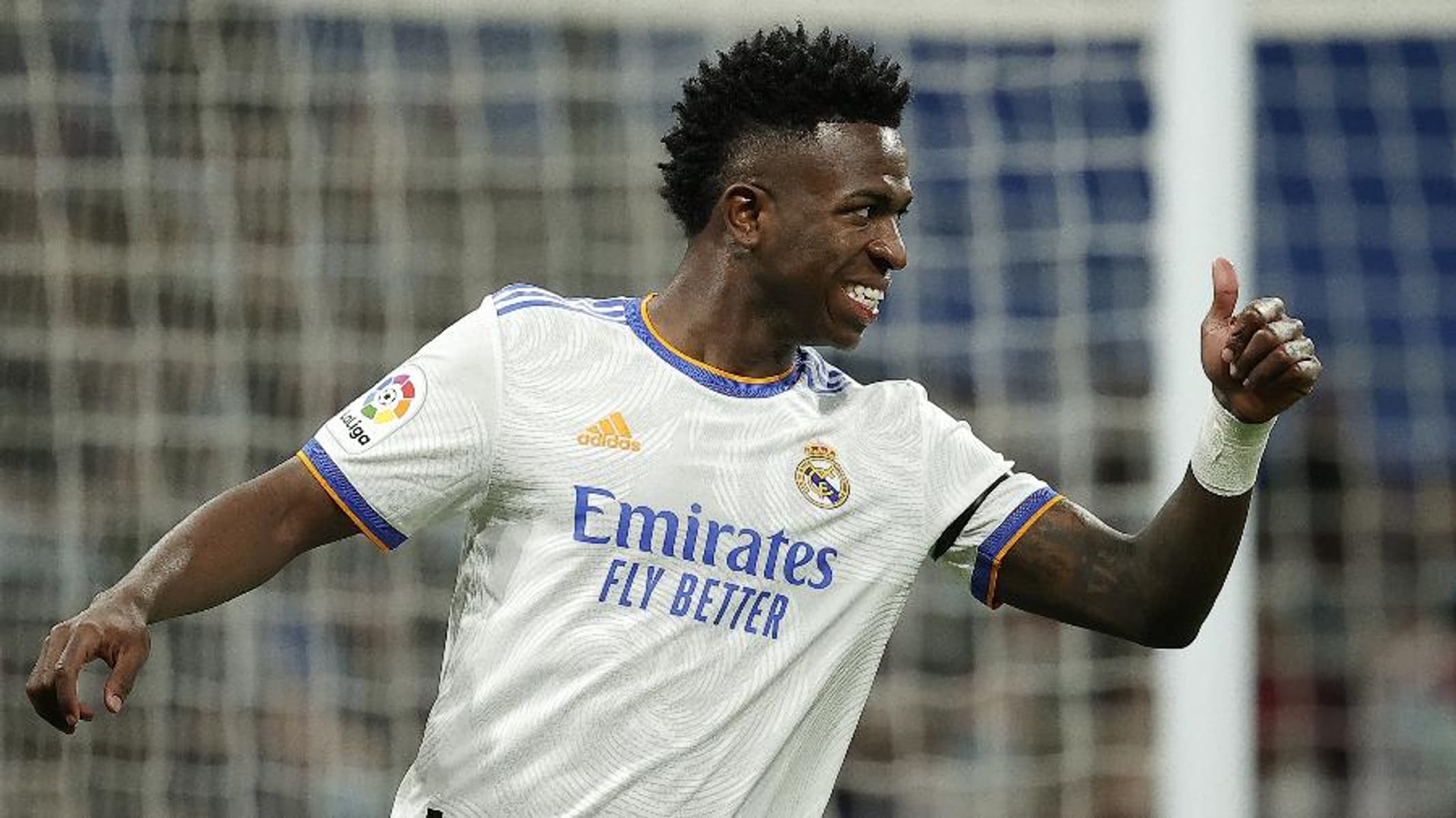 Real Madrid vence o Alavés com gols de Mbappé e Vini Jr., segue na cola do Barcelona em La Liga