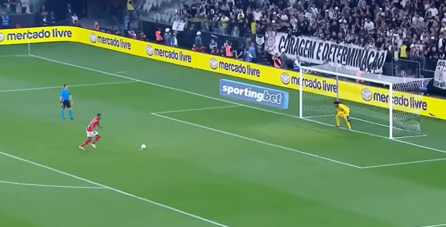 Corinthians admite vender Hugo Souza e define valor para liberar goleiro à Europa