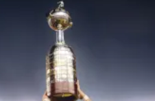 Conmebol rejeita 'Lei Vini Jr.' e confirma novas regras para Libertadores e Sul-Americana