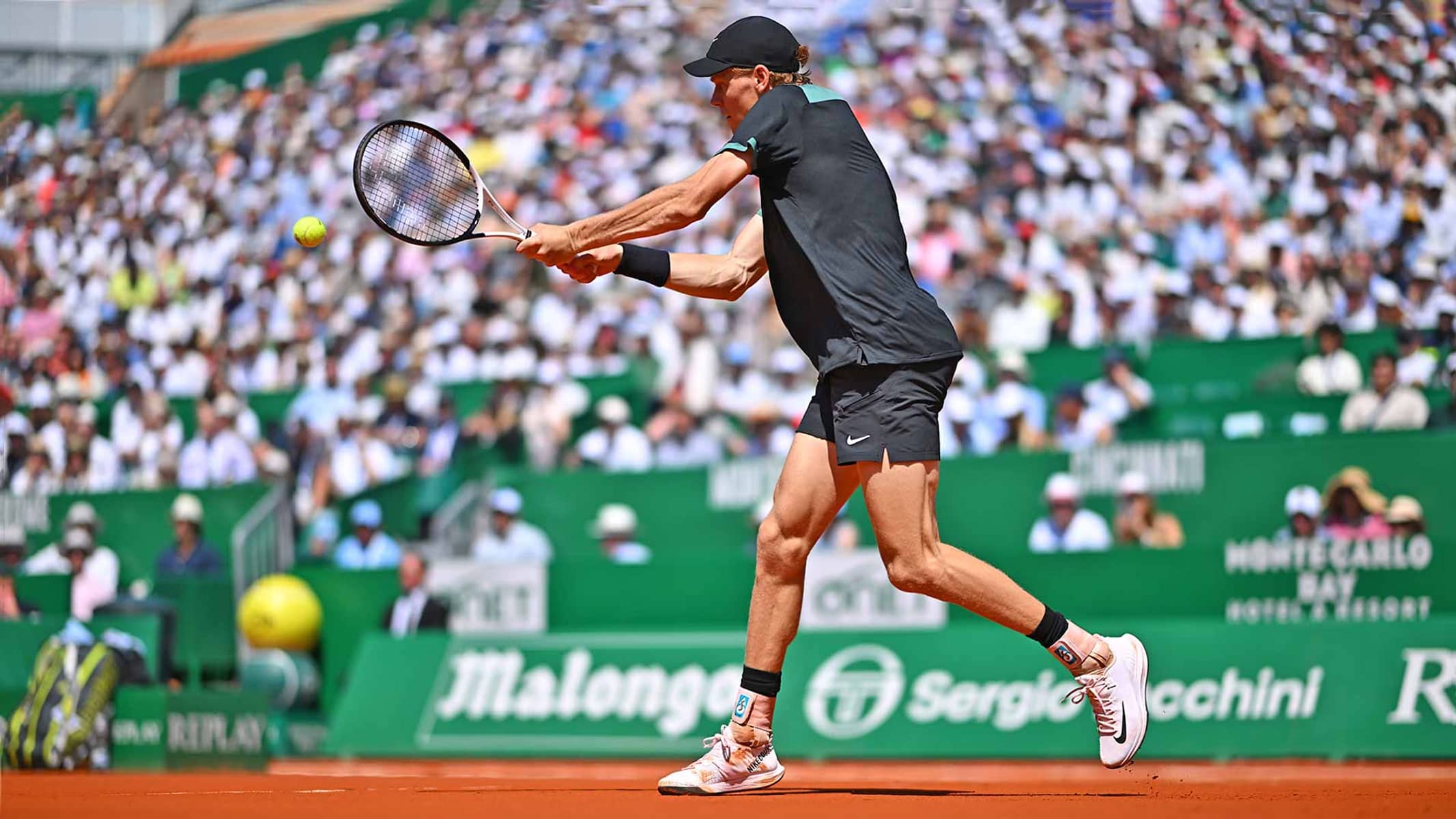 Sinner vence Alcaraz em Monte Carlo, conquista título inédito e retoma o topo do ranking da ATP