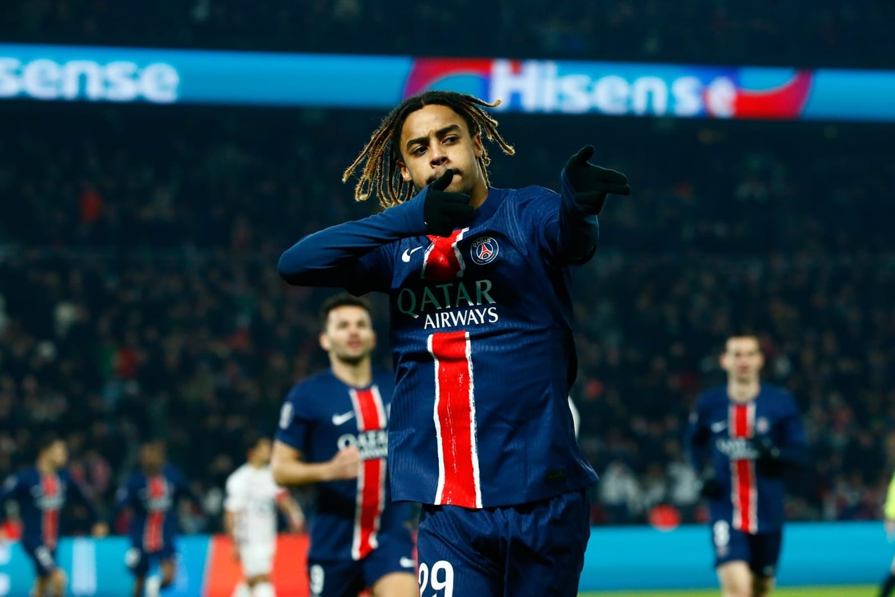 PSG ganha reforço de peso: Barcola volta aos relacionados para duelo decisivo contra o Liverpool na Champions