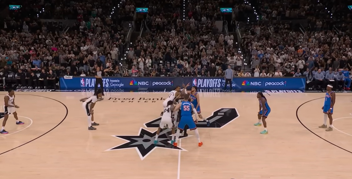 Wembanyama brilha com cesta histórica, Spurs atropelam Thunder e empatam final do Oeste