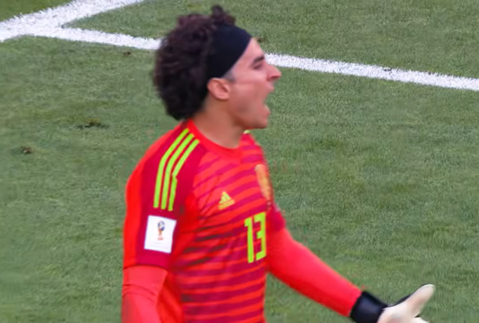 Guillermo Ochoa se despede em grande estilo: México avança e ídolo é ovacionado no Azteca