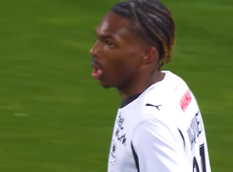 Liverpool anuncia contratação de Jeremy Jacquet, promessa da defesa francesa