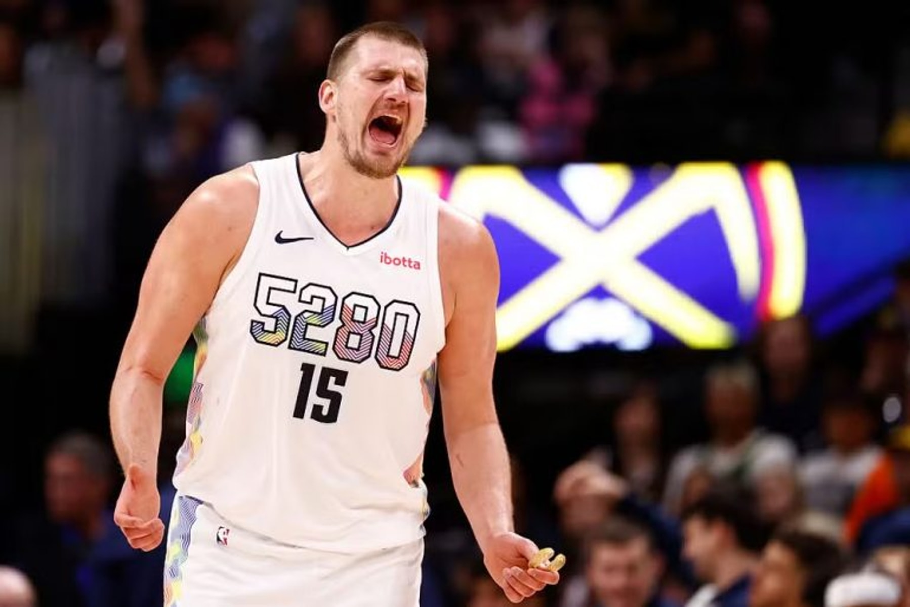 Nikola Jokić faz história na NBA e lidera Nuggets embalado para os playoffs
