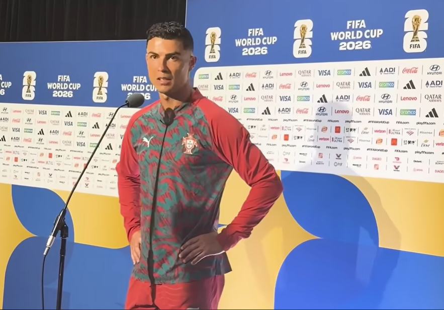 Cristiano Ronaldo se irrita com perguntas sobre Messi após goleada de Portugal na Copa do Mundo