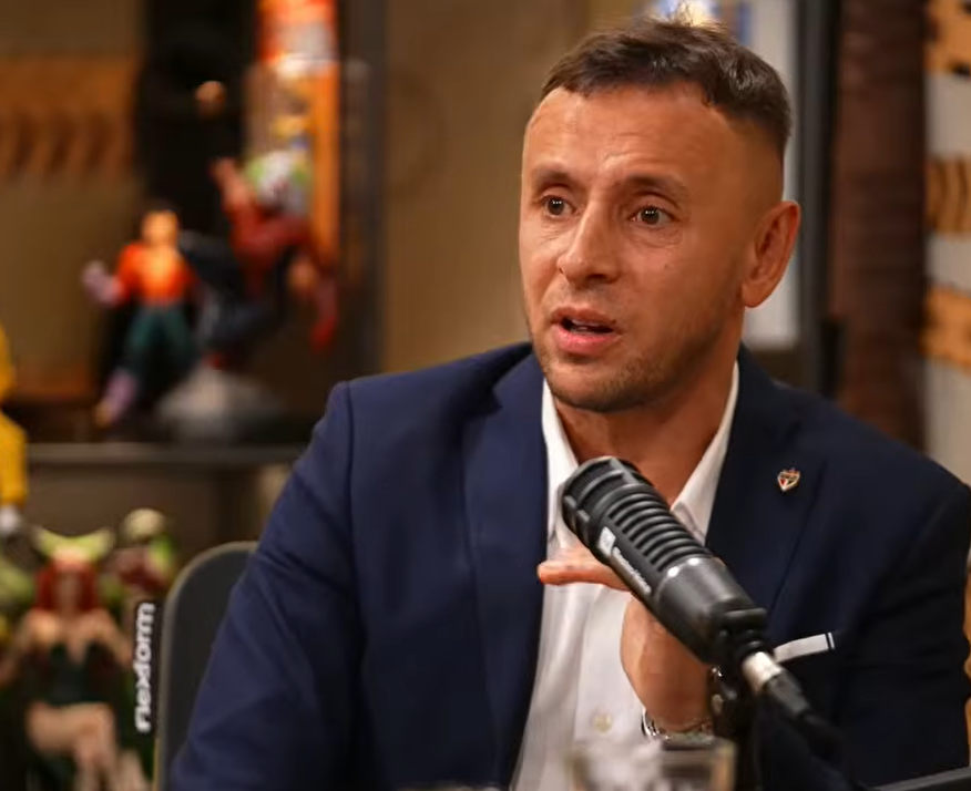 Rafinha confirma salários atrasados no São Paulo e admite crise financeira do clube