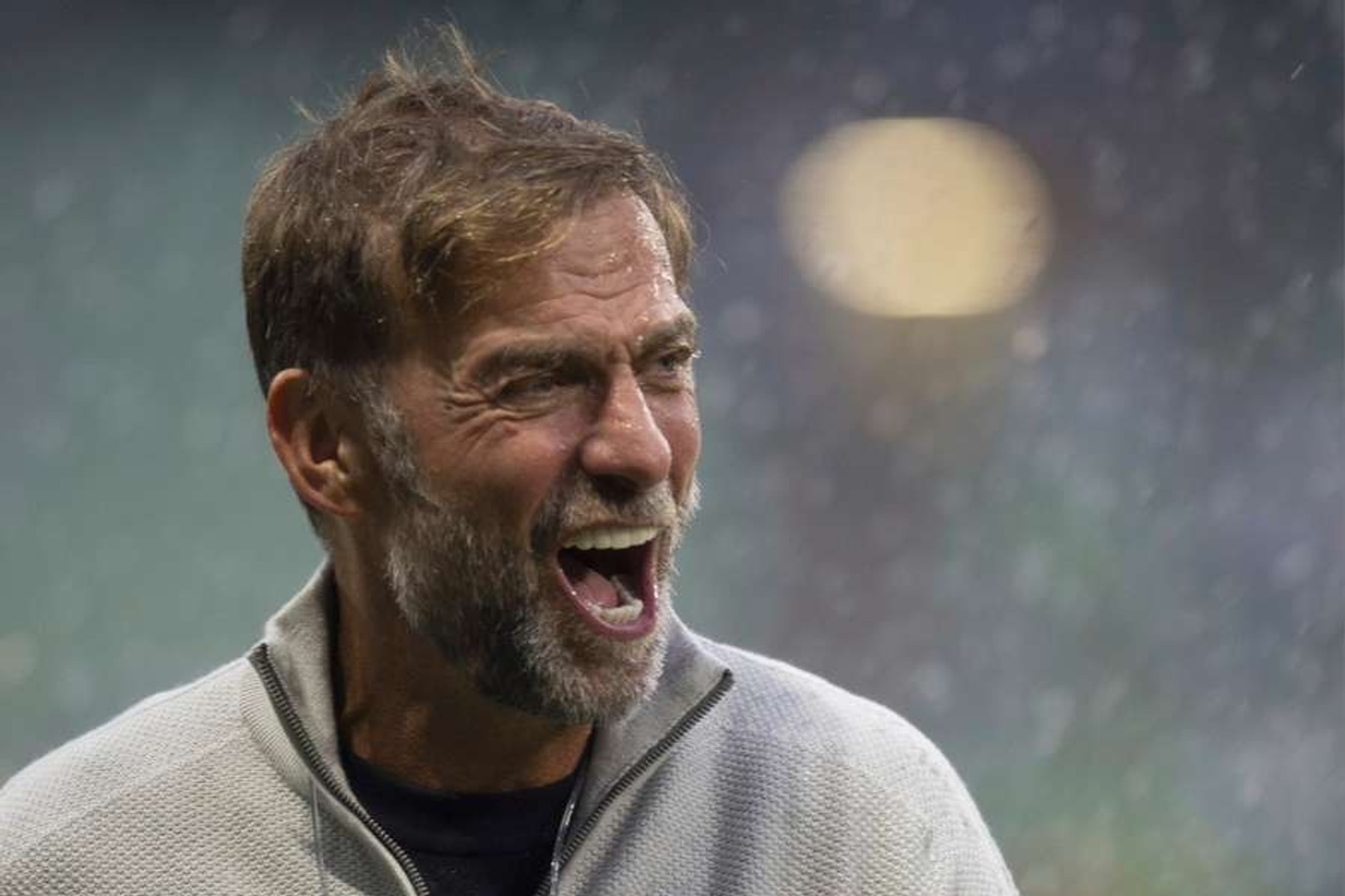 Jürgen Klopp acompanha Bragantino x Palmeiras e presença reacende rumores sobre volta aos gramados