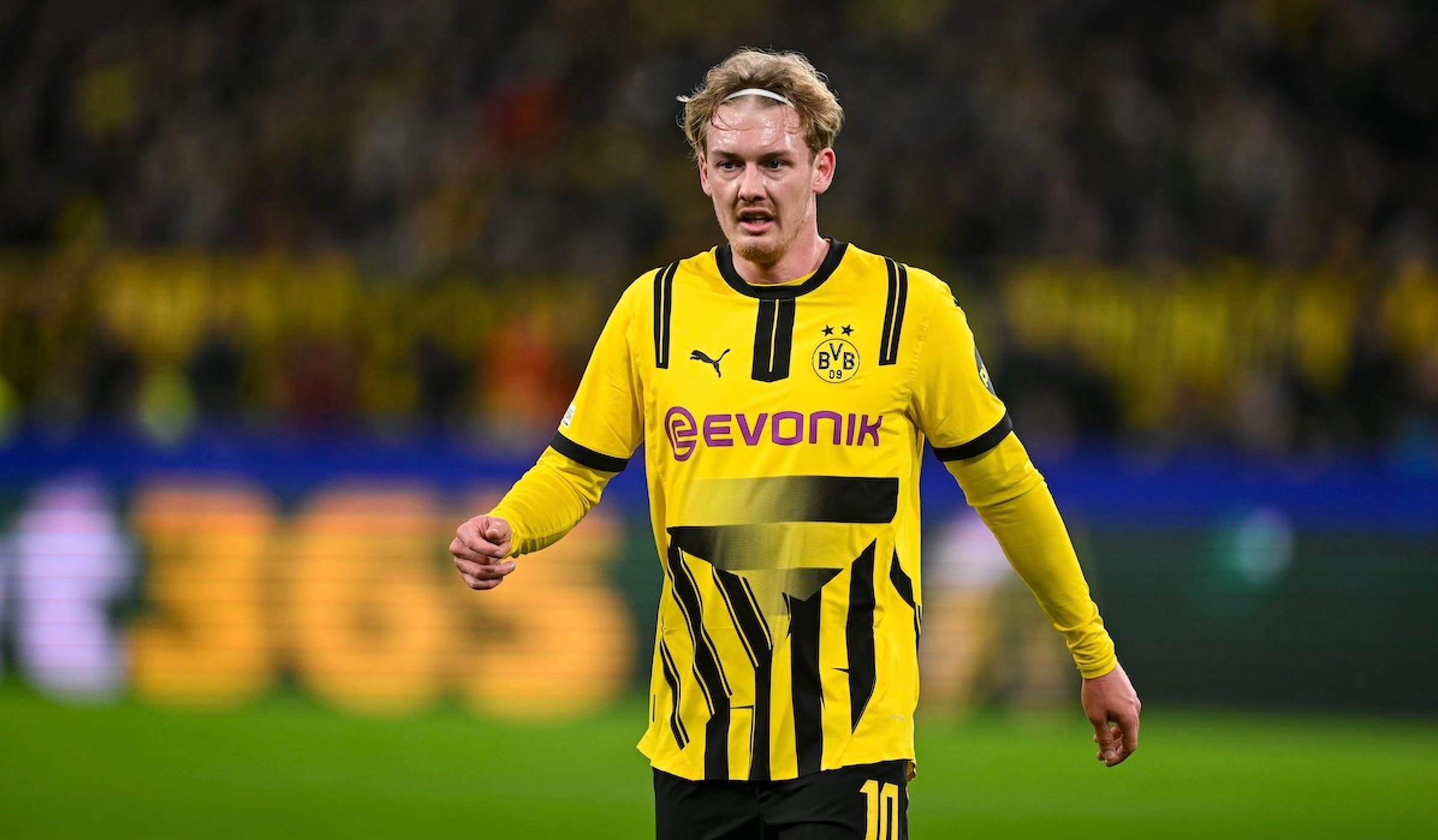 Atlético de Madrid mira Julian Brandt para substituir Griezmann e disputa com Arsenal ganha força