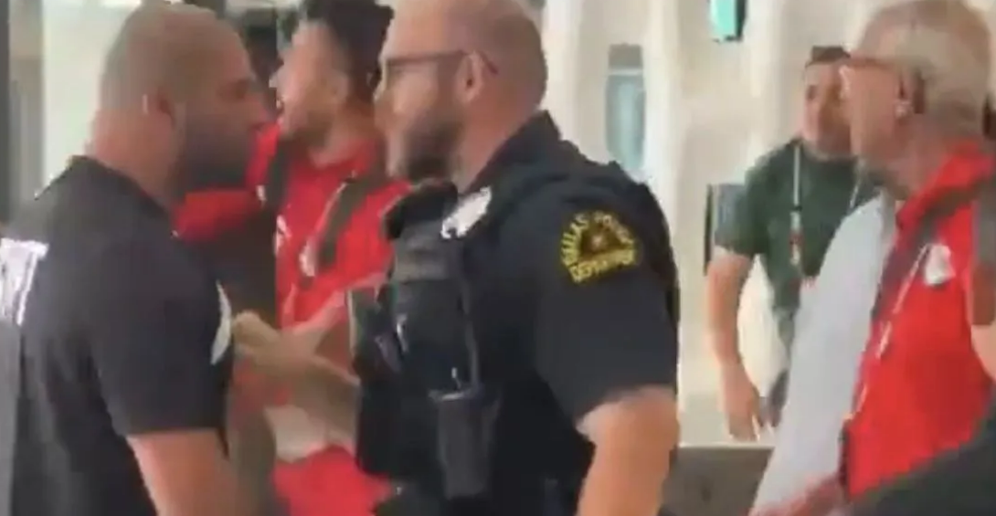 Chegada da seleção do Egito em Dallas termina em confusão com policiais antes de jogo da Copa