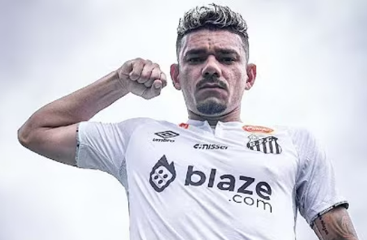 Santos rescinde contrato de Tiquinho Soares; atacante está livre no mercado