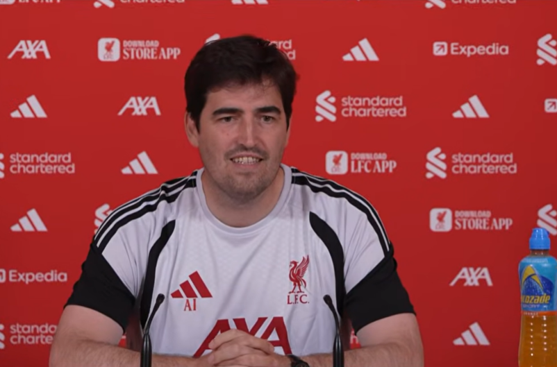 Iraola pede reforços em apresentação no Liverpool e admite: "Precisamos de mais jogadores"