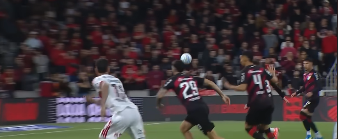 Flamengo busca empate com o Athletico em jogo acompanhado por Ancelotti na Arena da Baixada