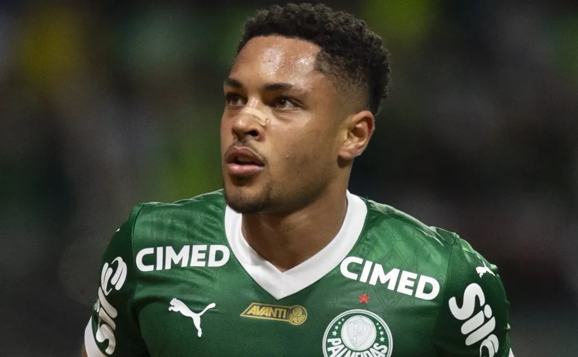 Palmeiras confirma cirurgia de Vitor Roque e atacante deve voltar só após a Copa do Mundo