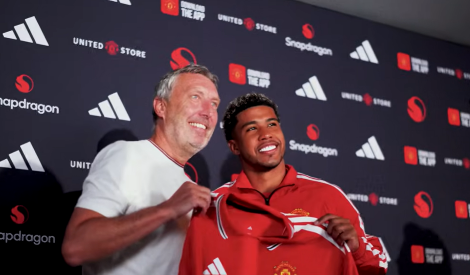 Manchester United anuncia Andrey Santos para substituir Casemiro em contratação milionária