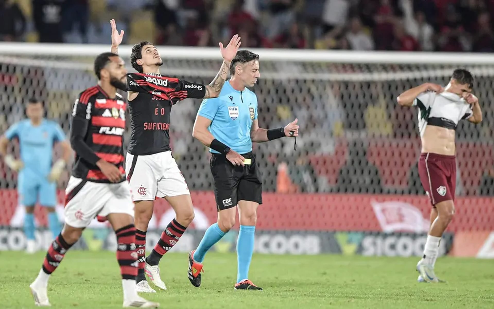 Pedro decide, Flamengo domina e vence o Fluminense no Maracanã pelo Brasileirão