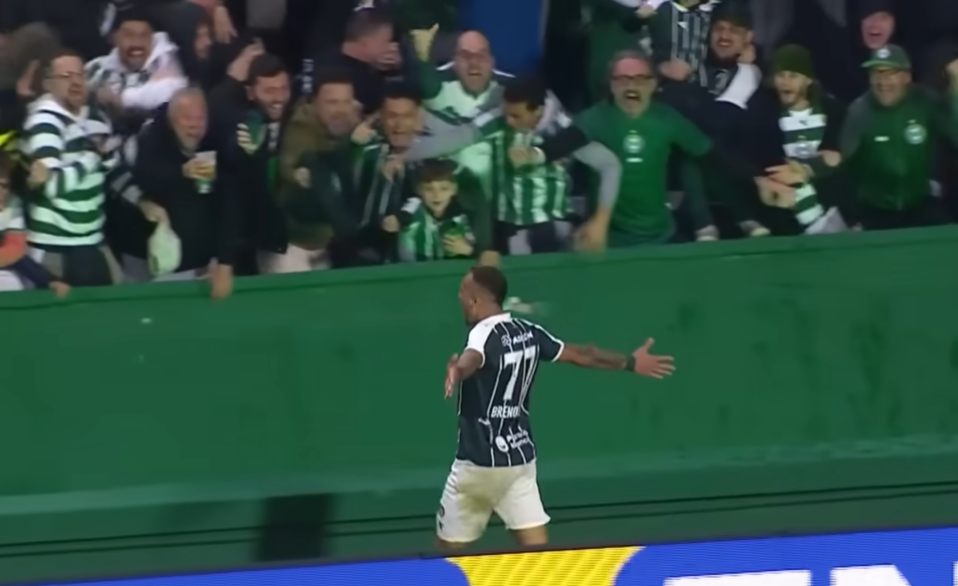 Coritiba reage no segundo tempo, vence o Bahia de virada e sobe na tabela do Brasileirão