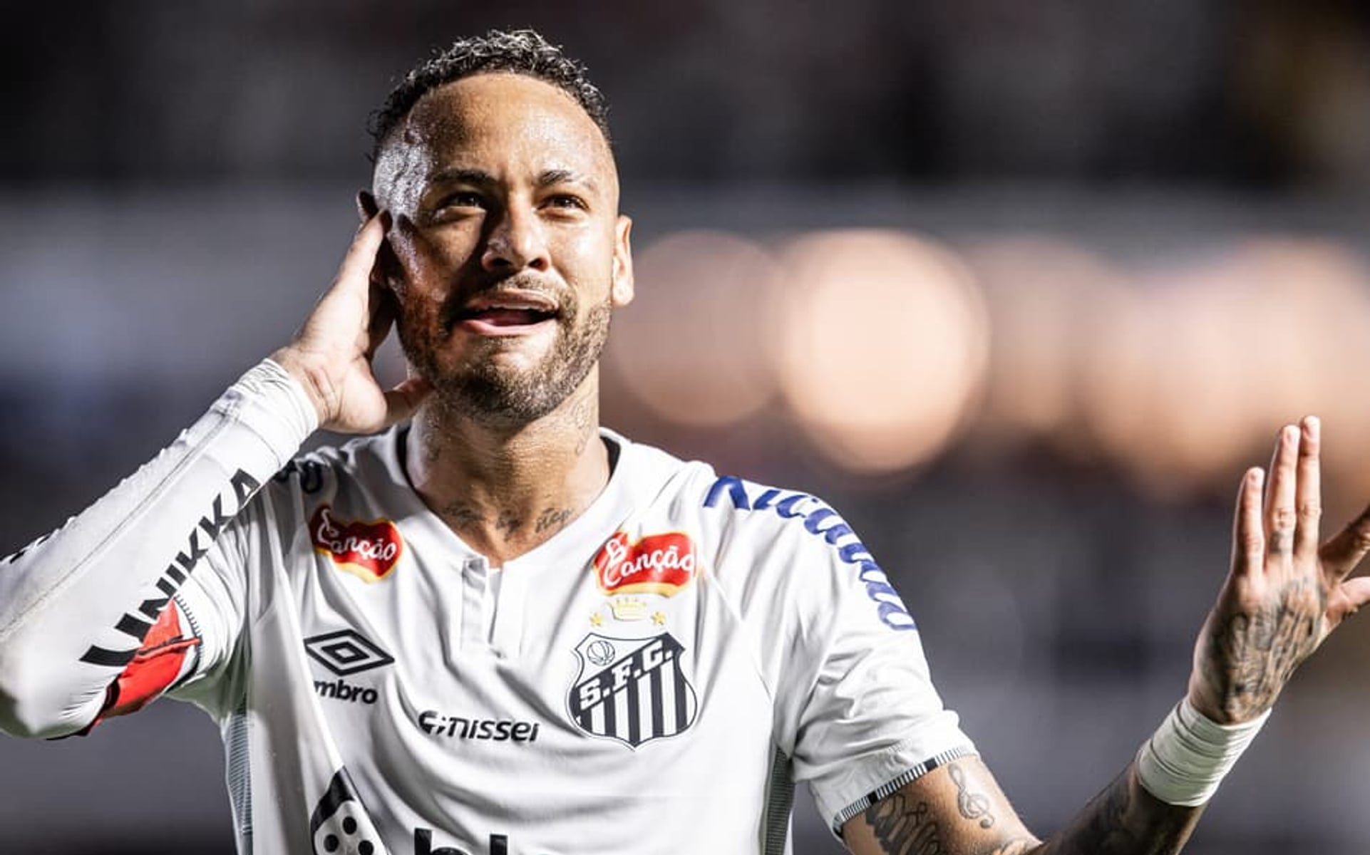 Neymar rebate críticas após gesto polêmico em Santos x Fluminense; derrota em casa amplia pressão no Brasileirão