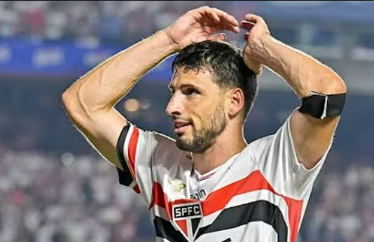 São Paulo monitora situação de sete jogadores com contratos próximos do fim