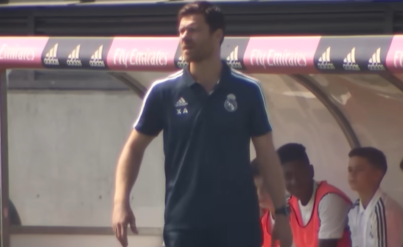 Chelsea mira Xabi Alonso para substituir Rosenior e iniciar nova reformulação