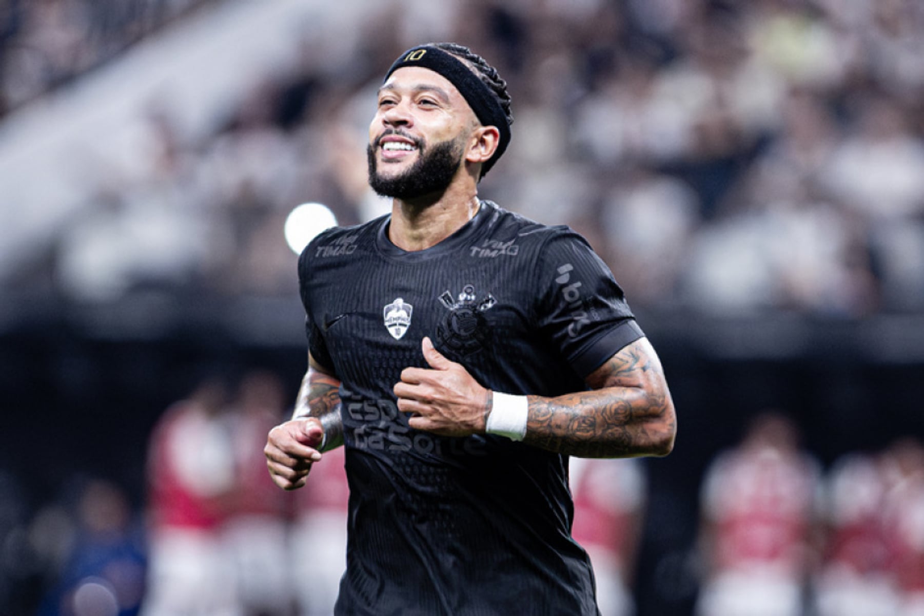 Corinthians busca patrocinador para manter Memphis Depay e evita usar caixa em meio à crise financeira