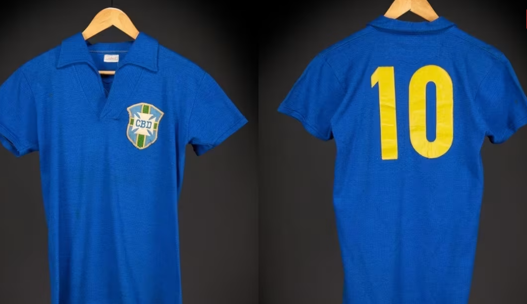 Camisa histórica de Pelé na final da Copa de 1958 vai a leilão e pode ultrapassar R$ 30 milhões
