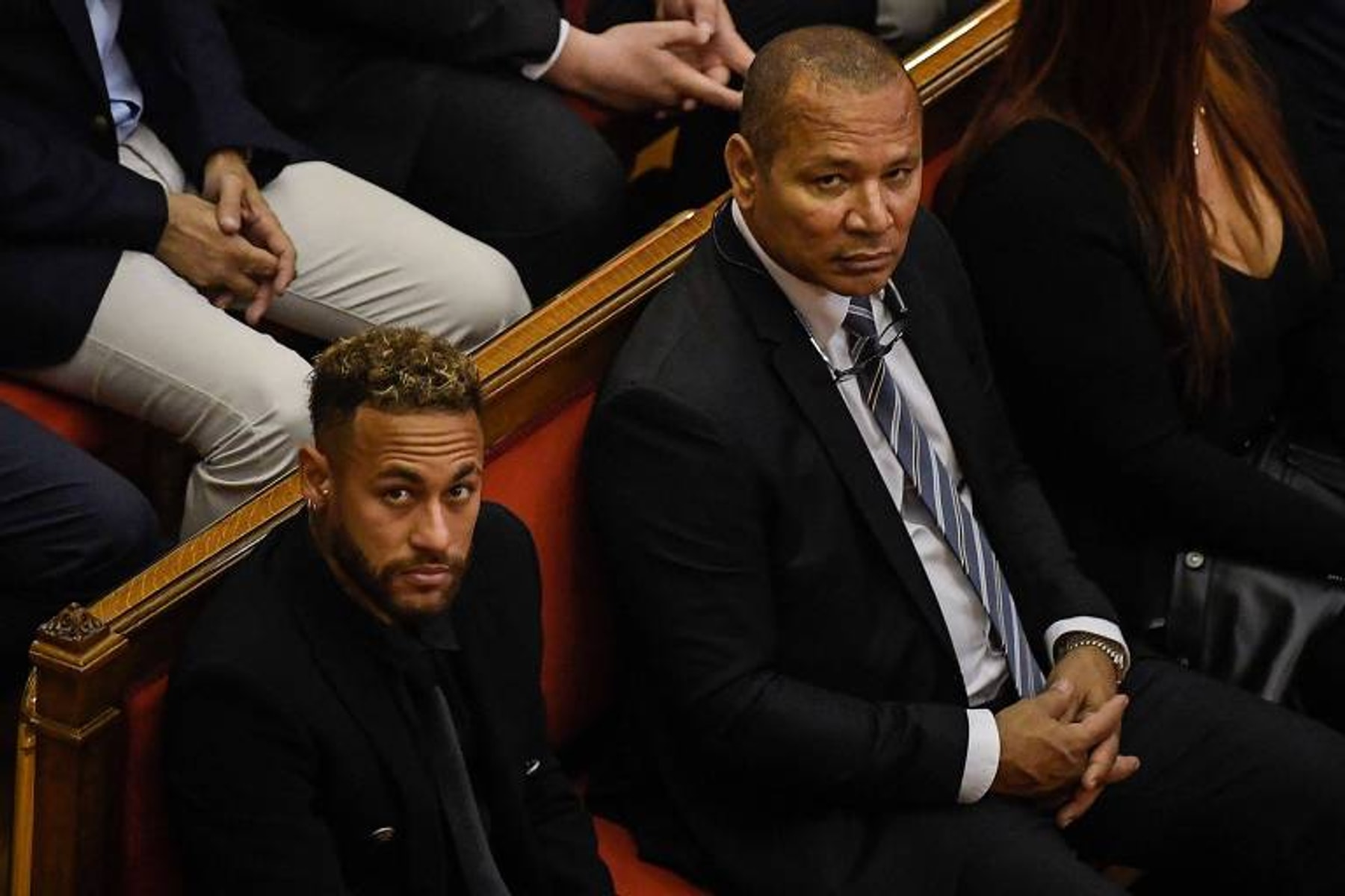 Justiça espanhola absolve Neymar e dirigentes do Barcelona em caso de fraude na transferência de 2013