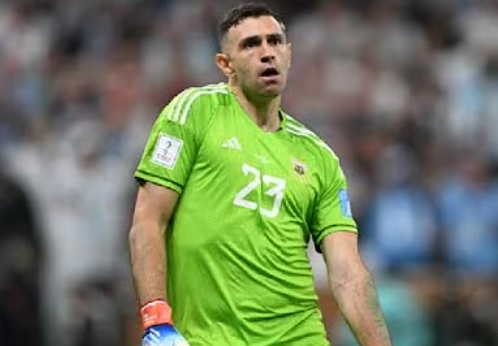 Jornal inglês faz alerta sobre Dibu Martínez antes de Inglaterra x Argentina