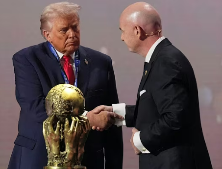 Infantino é denunciado ao COI por suposta proximidade com Trump durante a Copa do Mundo