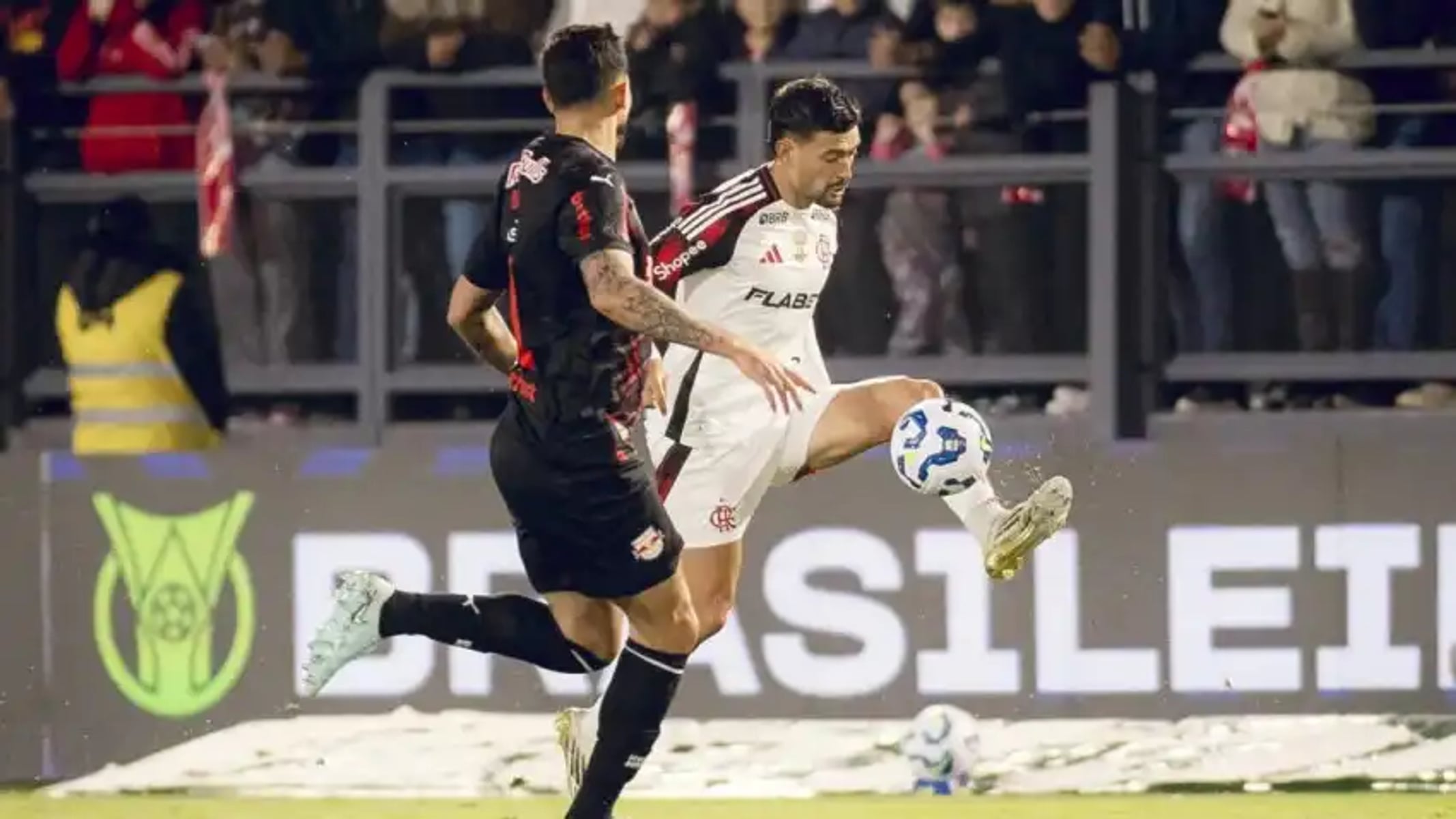 Flamengo é goleado pelo Bragantino, perde invencibilidade e vê pressão aumentar no Brasileirão