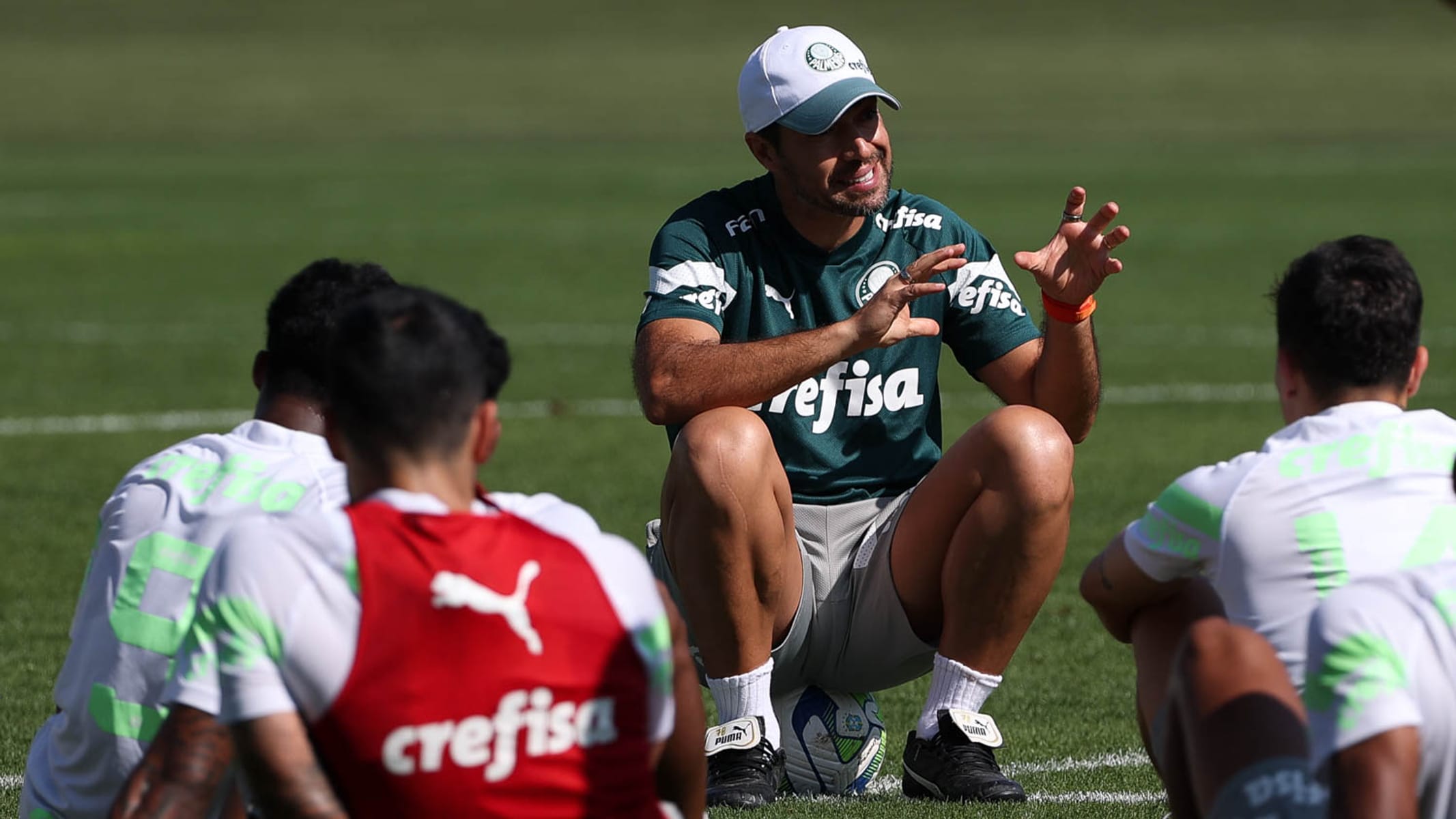 Palmeiras mantém silêncio e não concede entrevistas após Vitória: Protesto é contra suspensão de Abel Ferreira