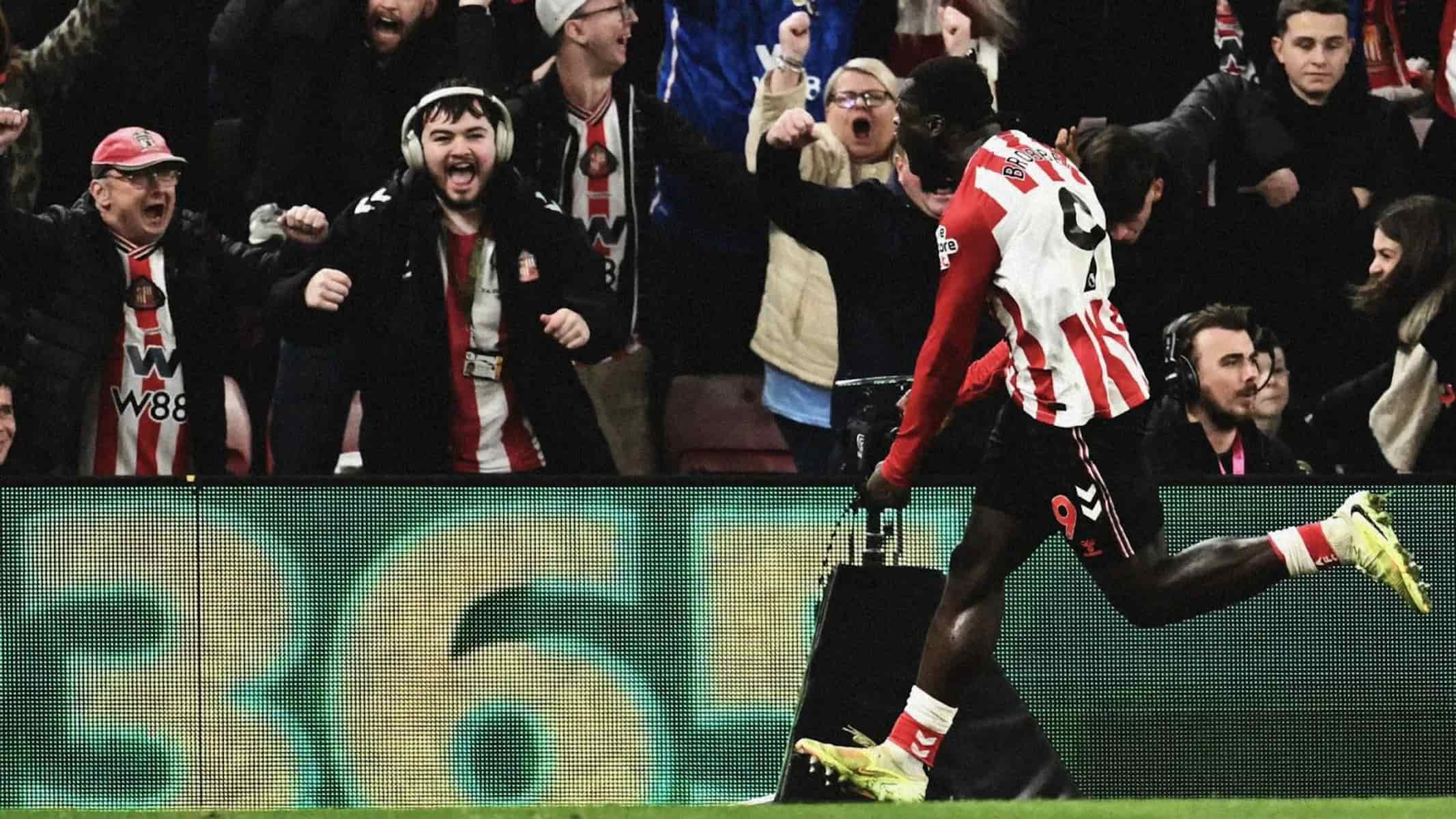 Sunderland denuncia racismo contra Brobbey após vitória sobre o Tottenham e cobra punição