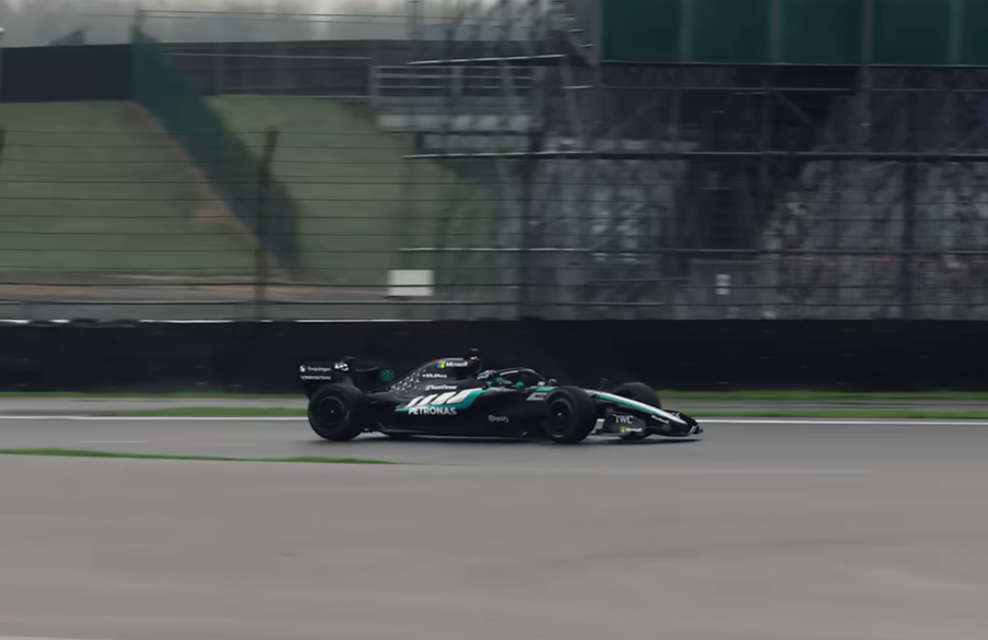 George Russell conquista pole em Barcelona e Mercedes mantém domínio absoluto na Fórmula 1