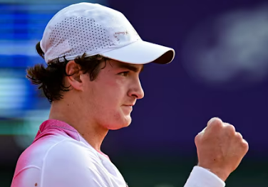João Fonseca avança à semifinal de duplas em Halle e segue vivo em busca de título