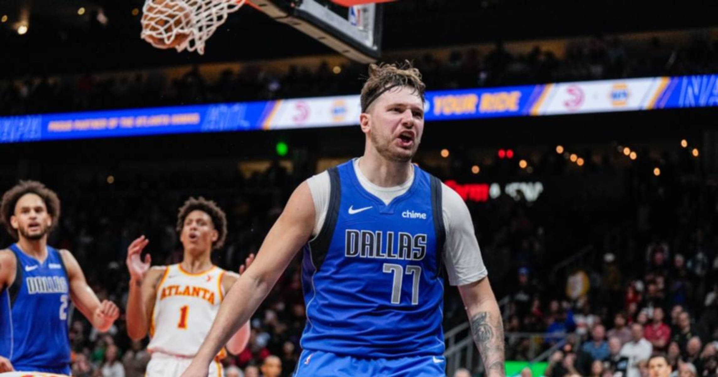 Luka Doncic sofre lesão grave, desfalca Lakers e pode perder playoffs e prêmios da NBA