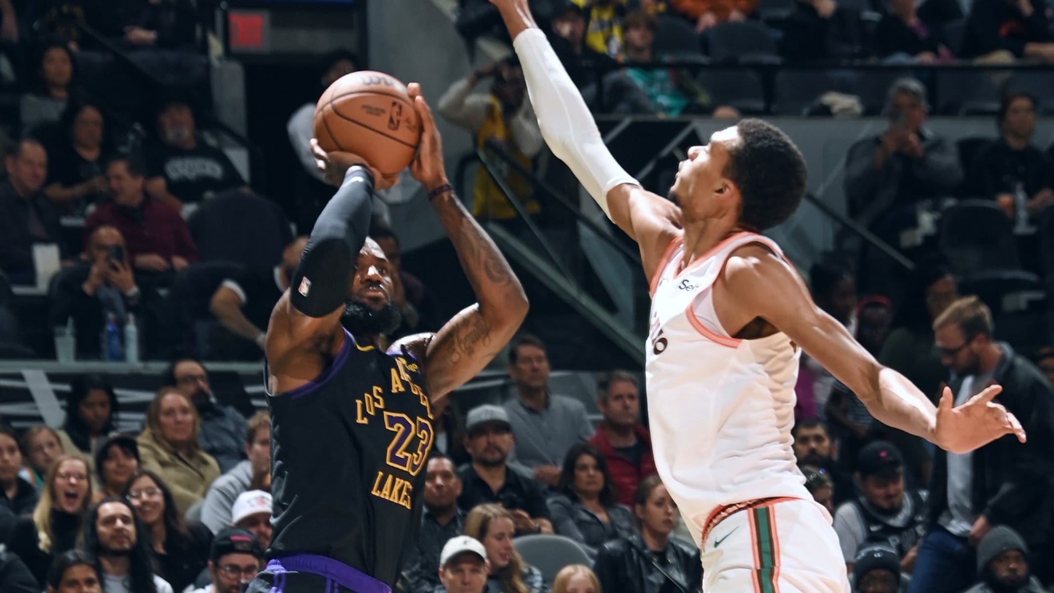 LeBron aponta Wembanyama como futuro MVP, mas vê concorrência forte na NBA atual