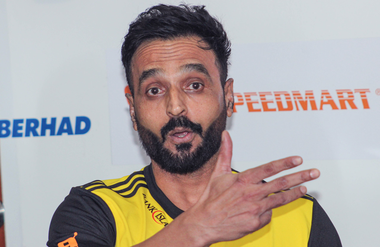 New coach Nolberto Solano vows to lift Pakistan football